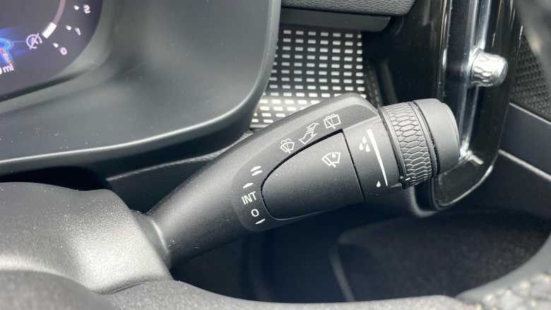 Volvo XC40 2.0 B3P Ultimate Dark 5dr Auto Petrol Estate